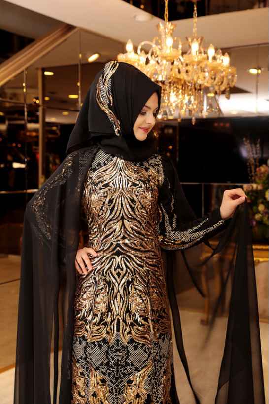 Pınar Şems Tesettür Gold Dantelli Şık Abiye Elbise Modelleri